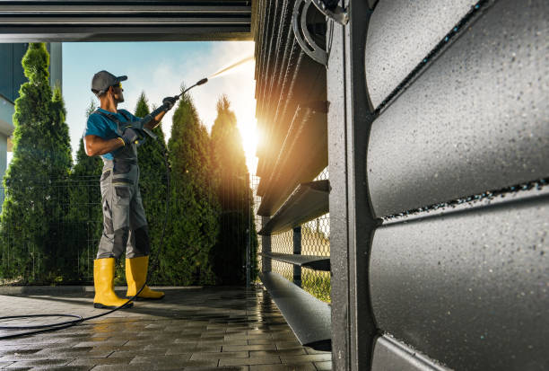 Best Garage Pressure Washing  in Leavittsburg, OH